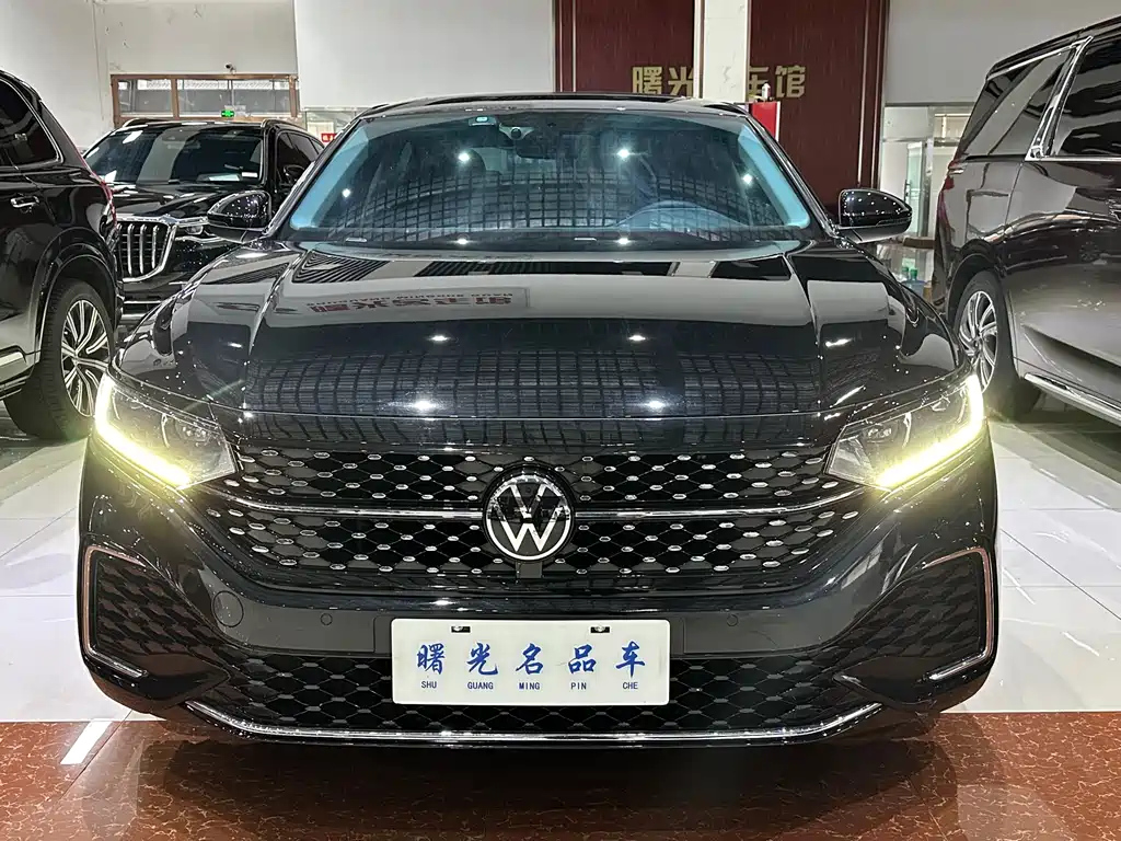 VOLKSWAGEN PASSAT 2023