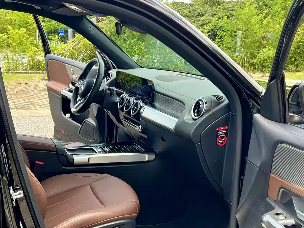 MERCEDES BENZ GLB 2024