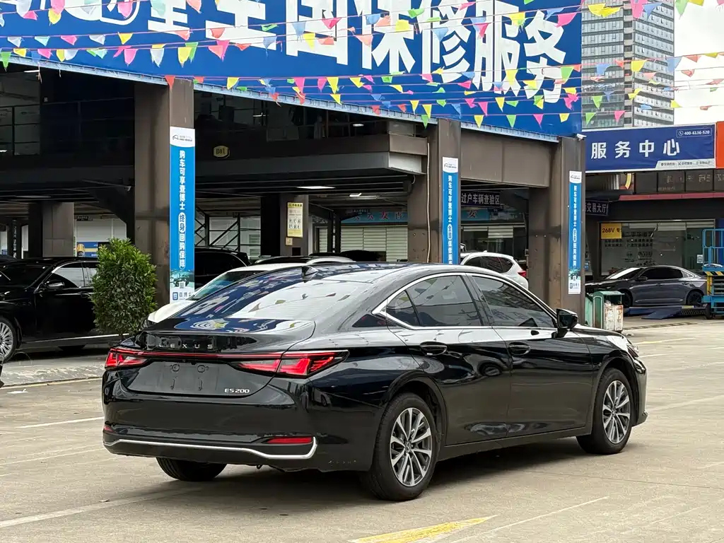 LEXUS ES 2025