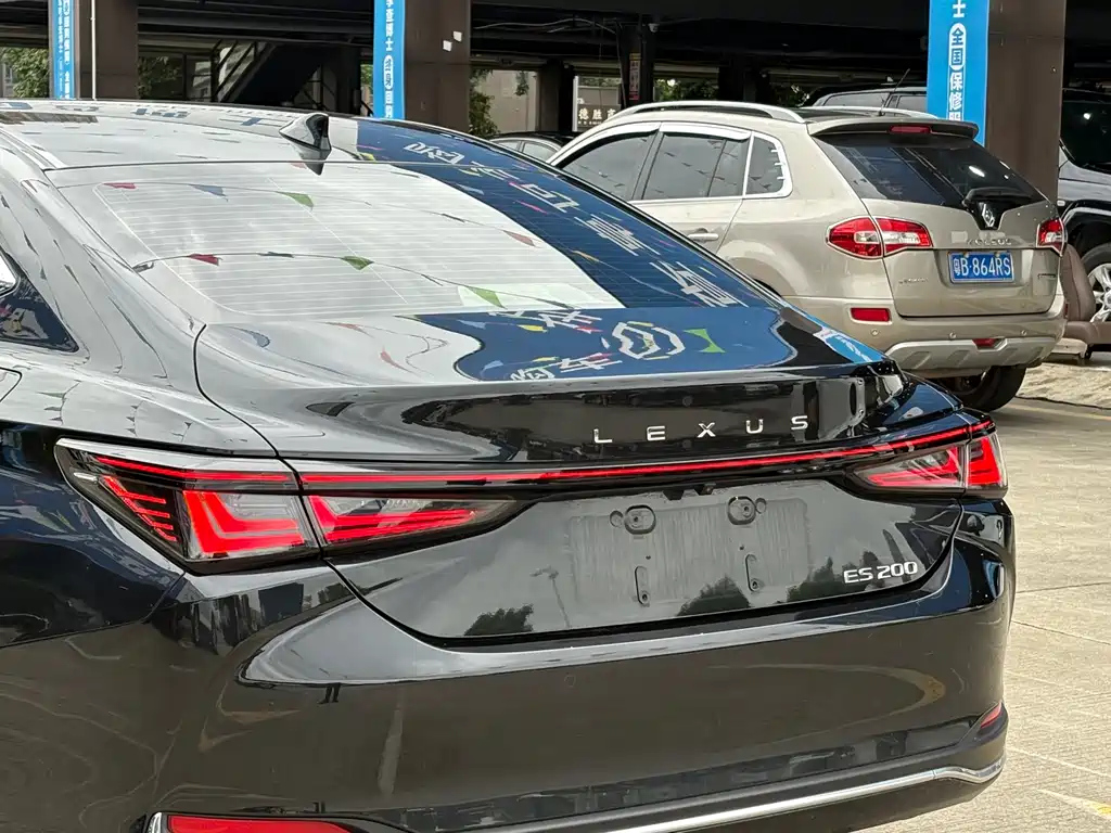 LEXUS ES 2025