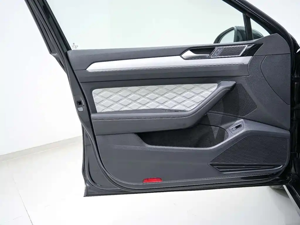 VOLKSWAGEN MAGOTAN 2023