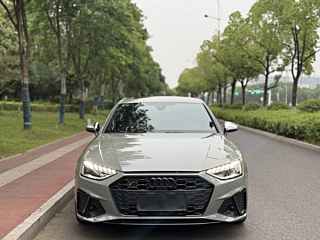 AUDI S4  2022