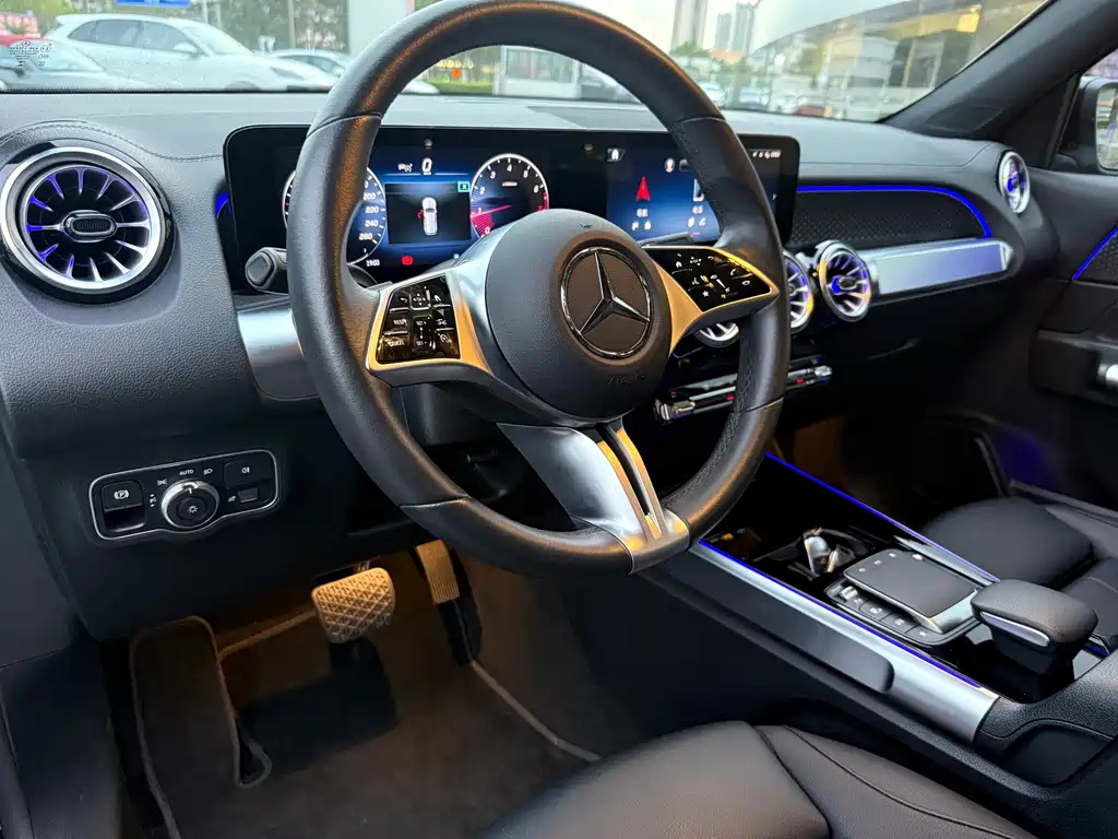 MERCEDES BENZ GLB 2024