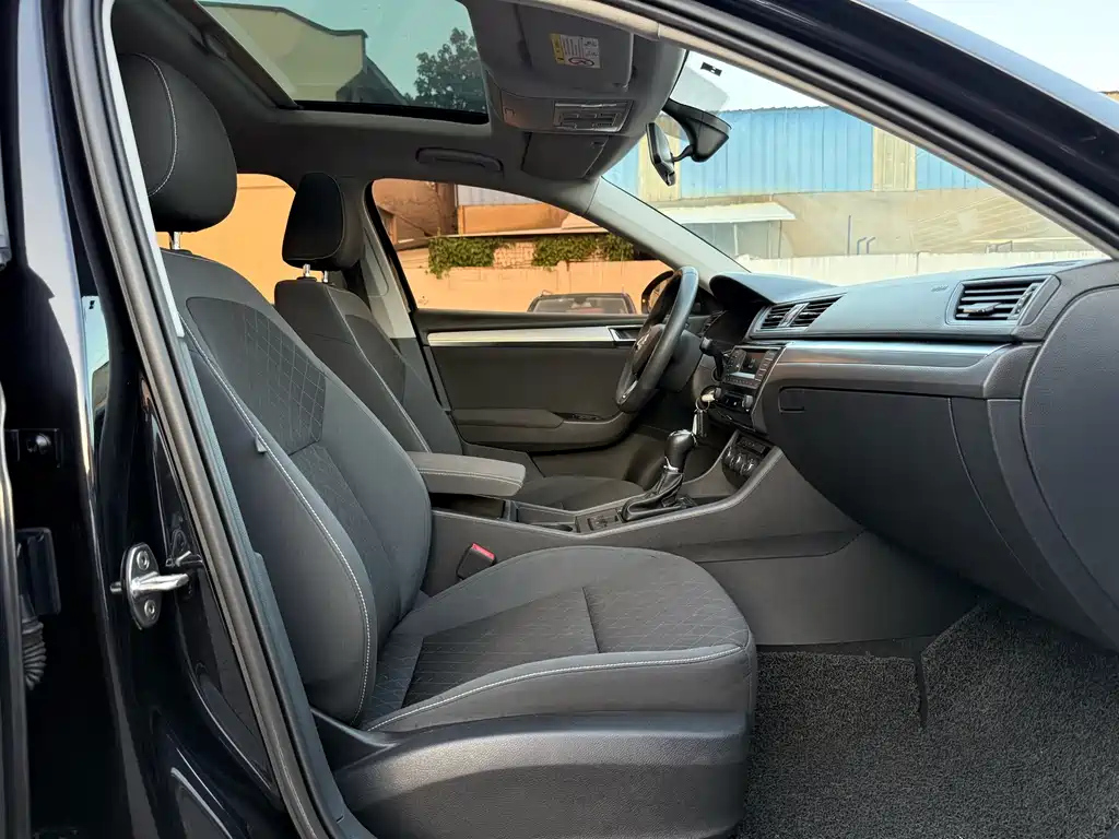SKODA SUPERB 2019