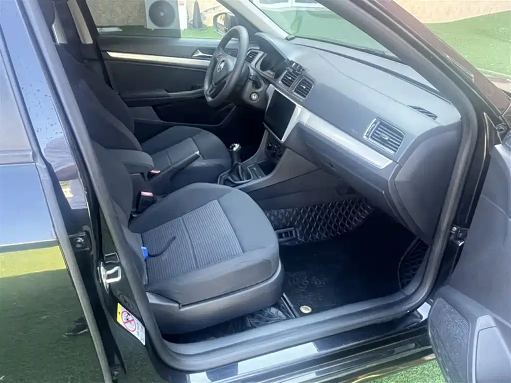 VOLKSWAGEN LAVIDA 2015