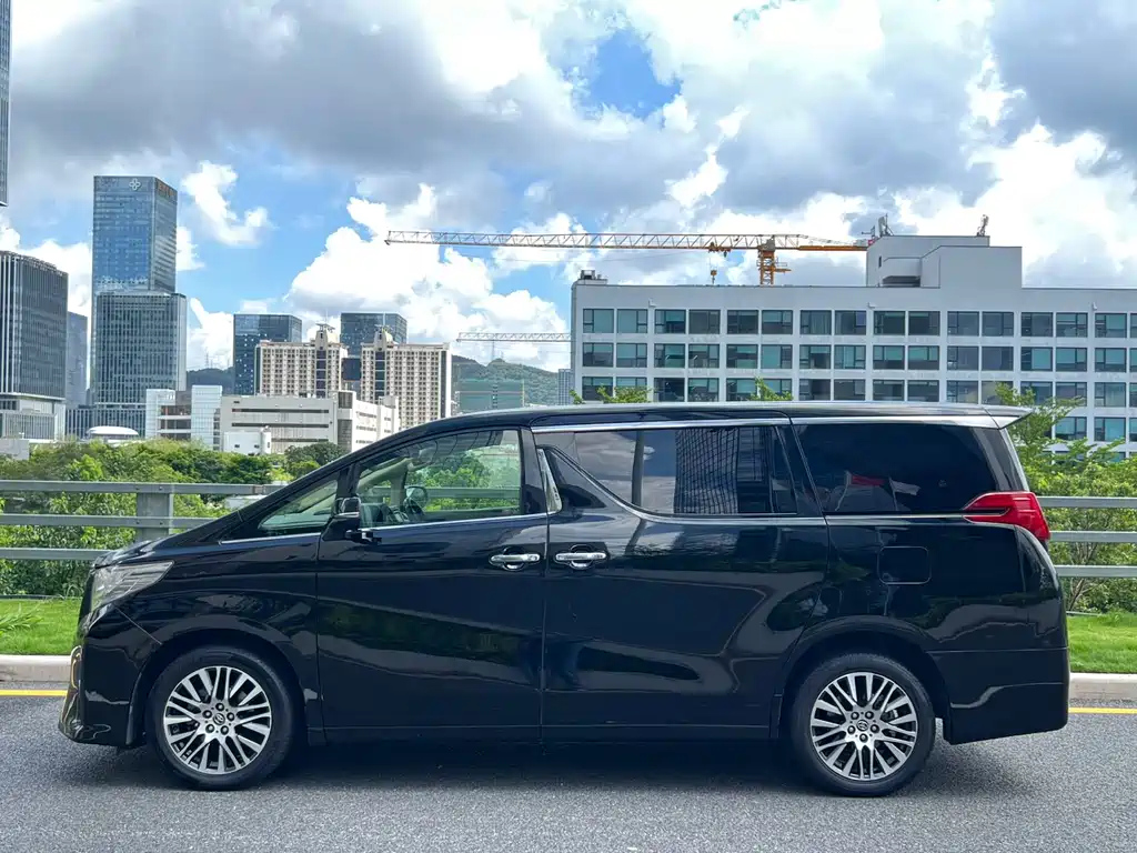 TOYOTA ALPHARD 2015