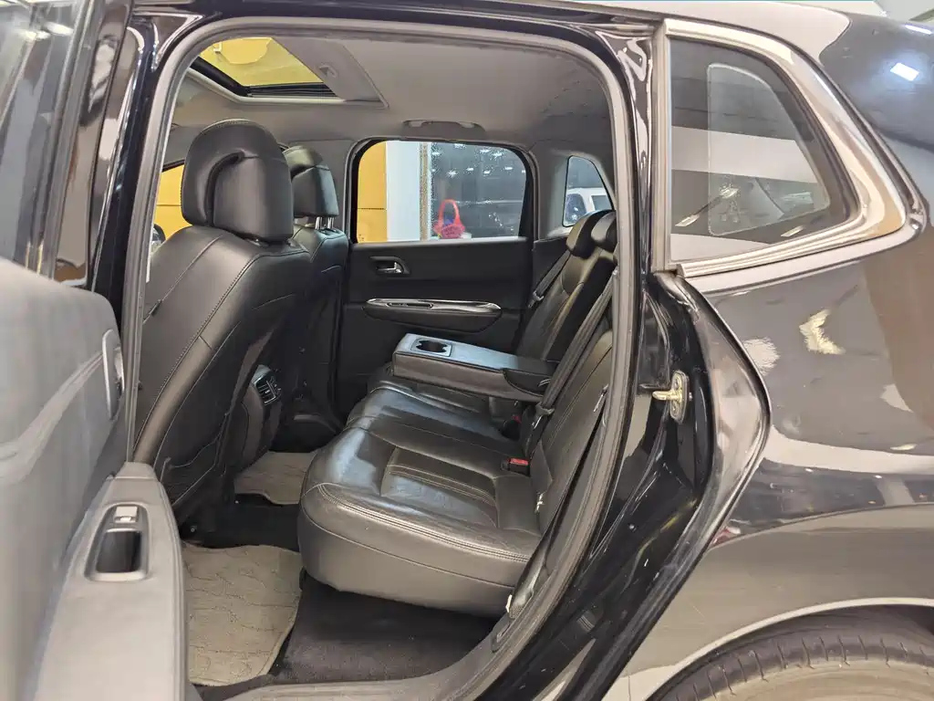 PEUGEOT 3008 2013
