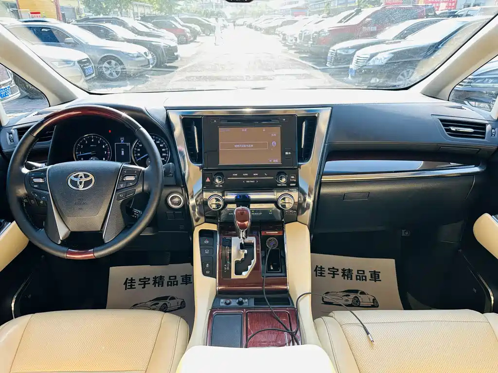 TOYOTA ALPHARD 2015
