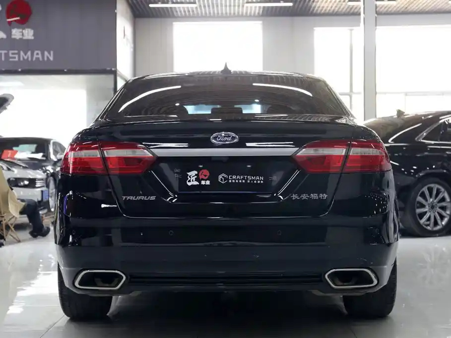FORD TAURUS 2018