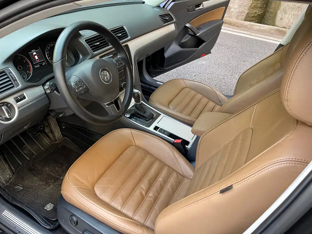 VOLKSWAGEN PASSAT 2014