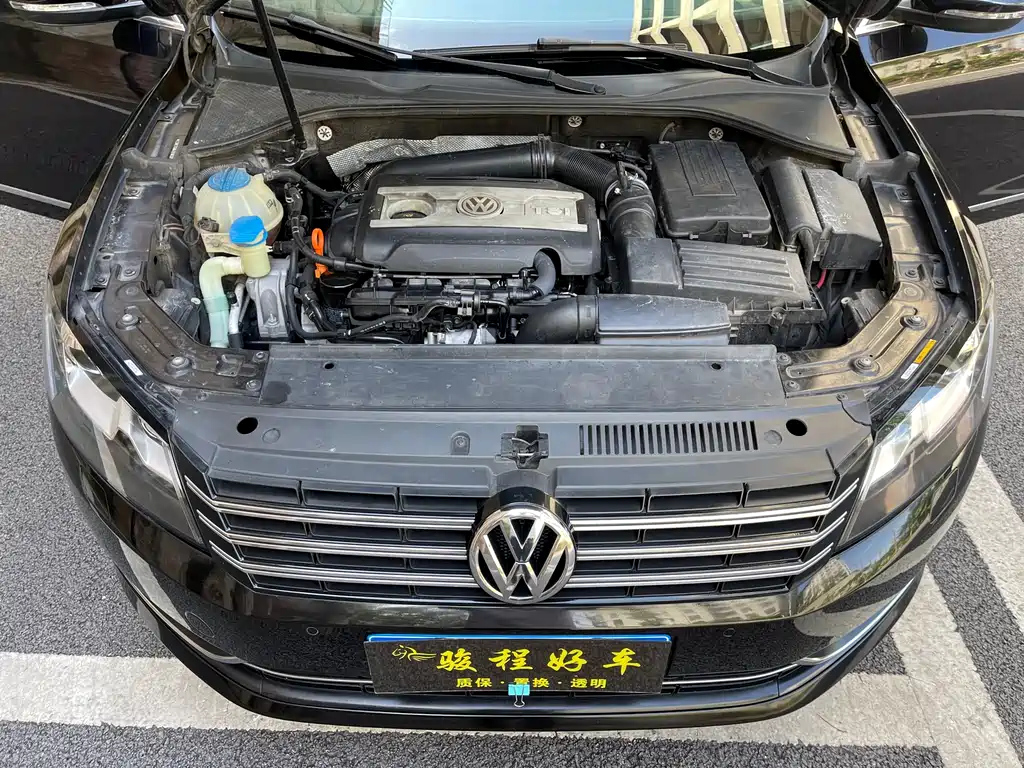 VOLKSWAGEN PASSAT 2014