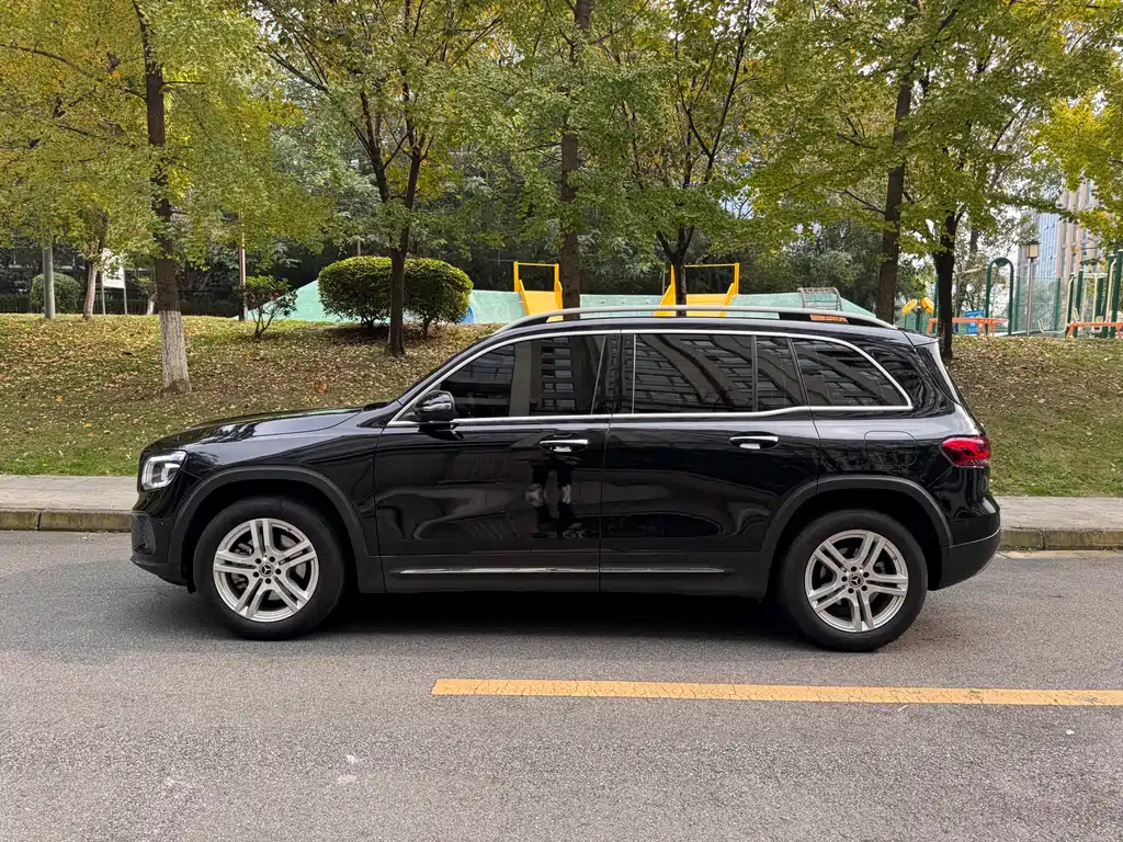 MERCEDES BENZ GLB 2023