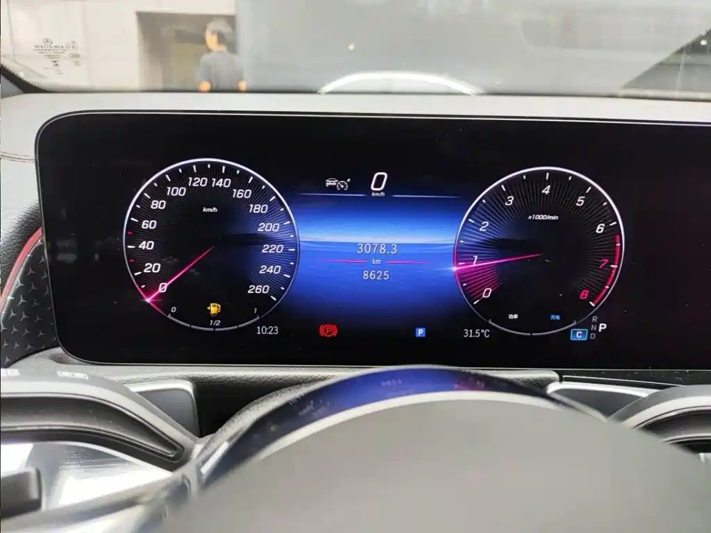 MERCEDES BENZ GLB 2023