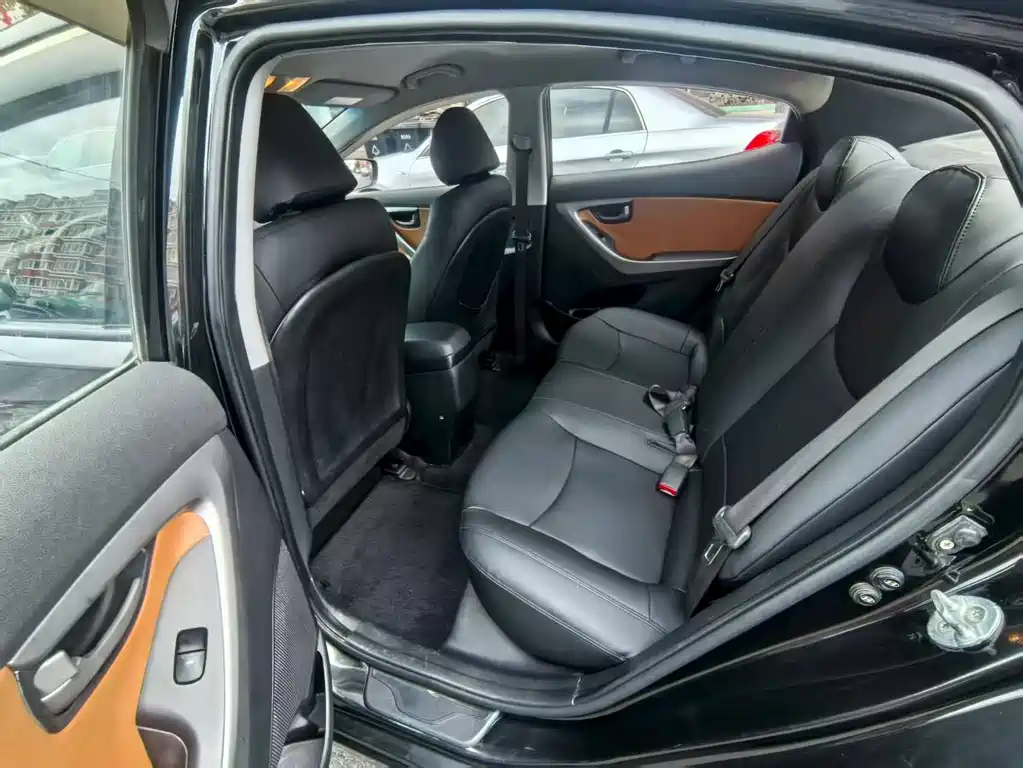 HYUNDAI ELANTRA 2015