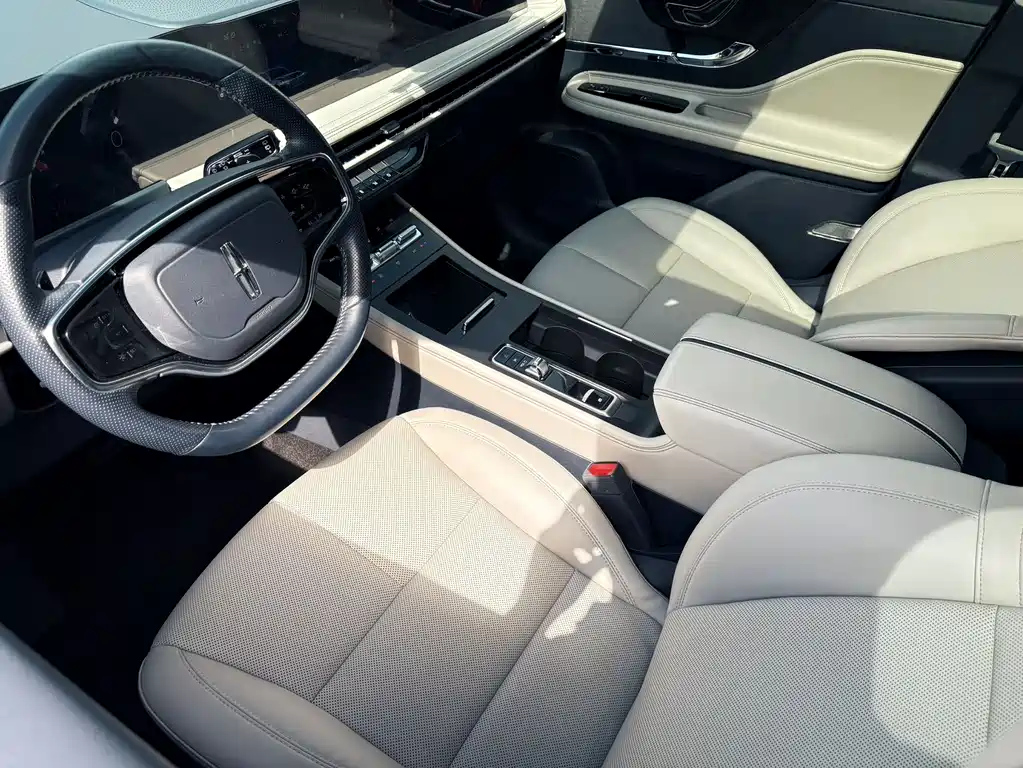 LINCOLN ADVENTURER 2023