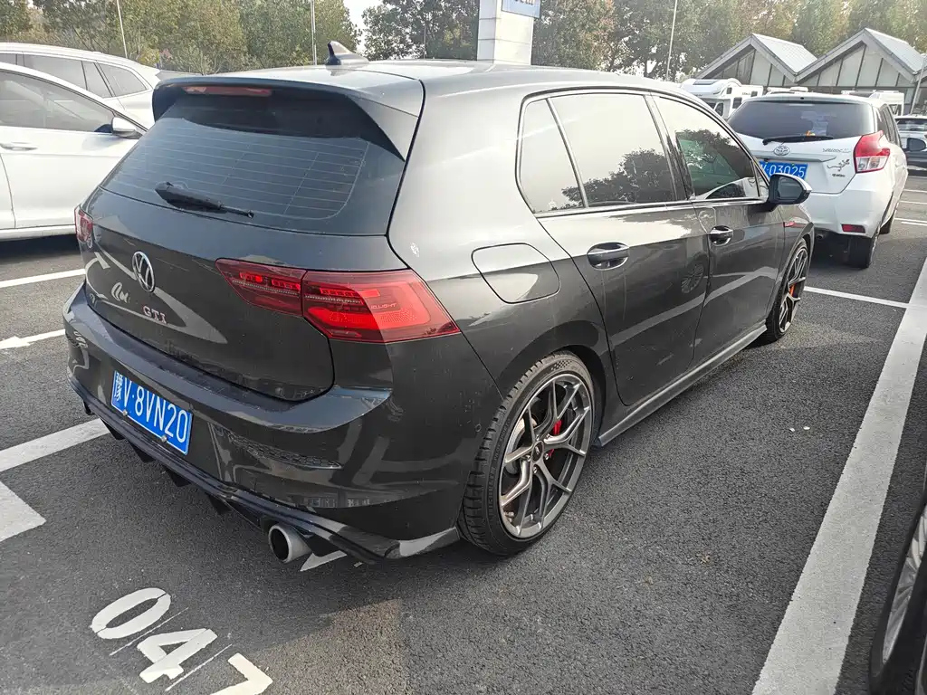 VOLKSWAGEN GOLF GTI 2022