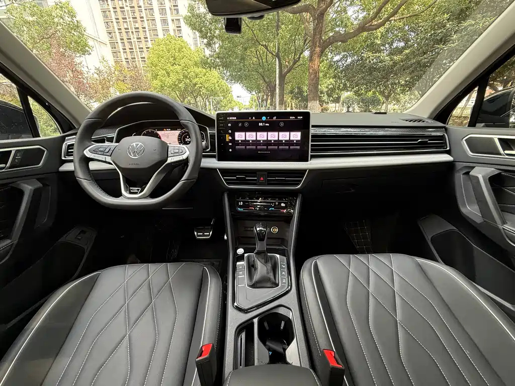 VOLKSWAGEN TIGUAN L 2024