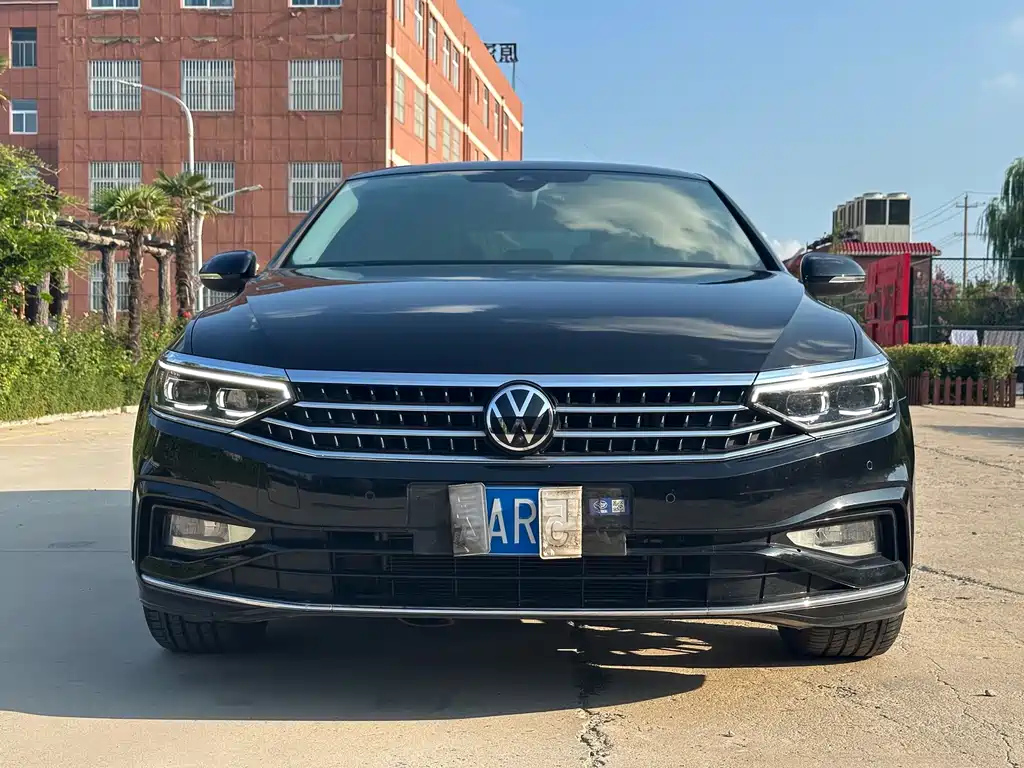 VOLKSWAGEN MAGOTAN 2023