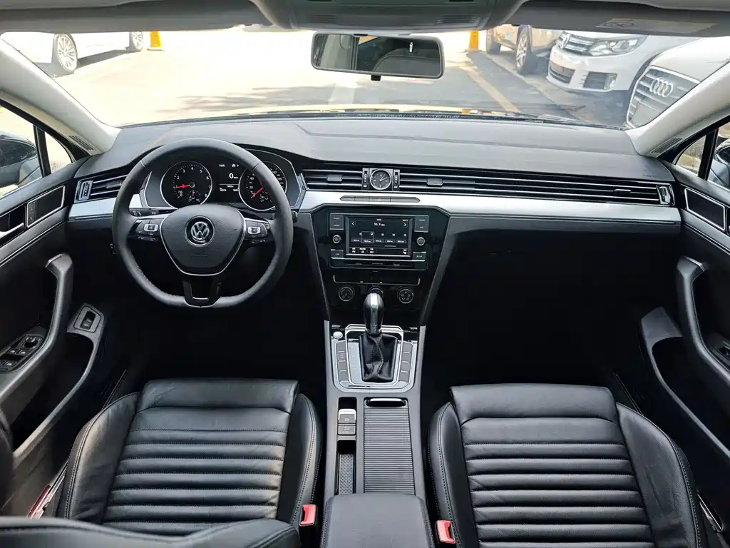 VOLKSWAGEN MAGOTAN 2018