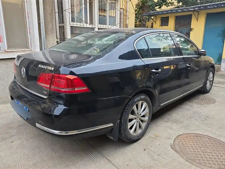 VOLKSWAGEN MAGOTAN 2015