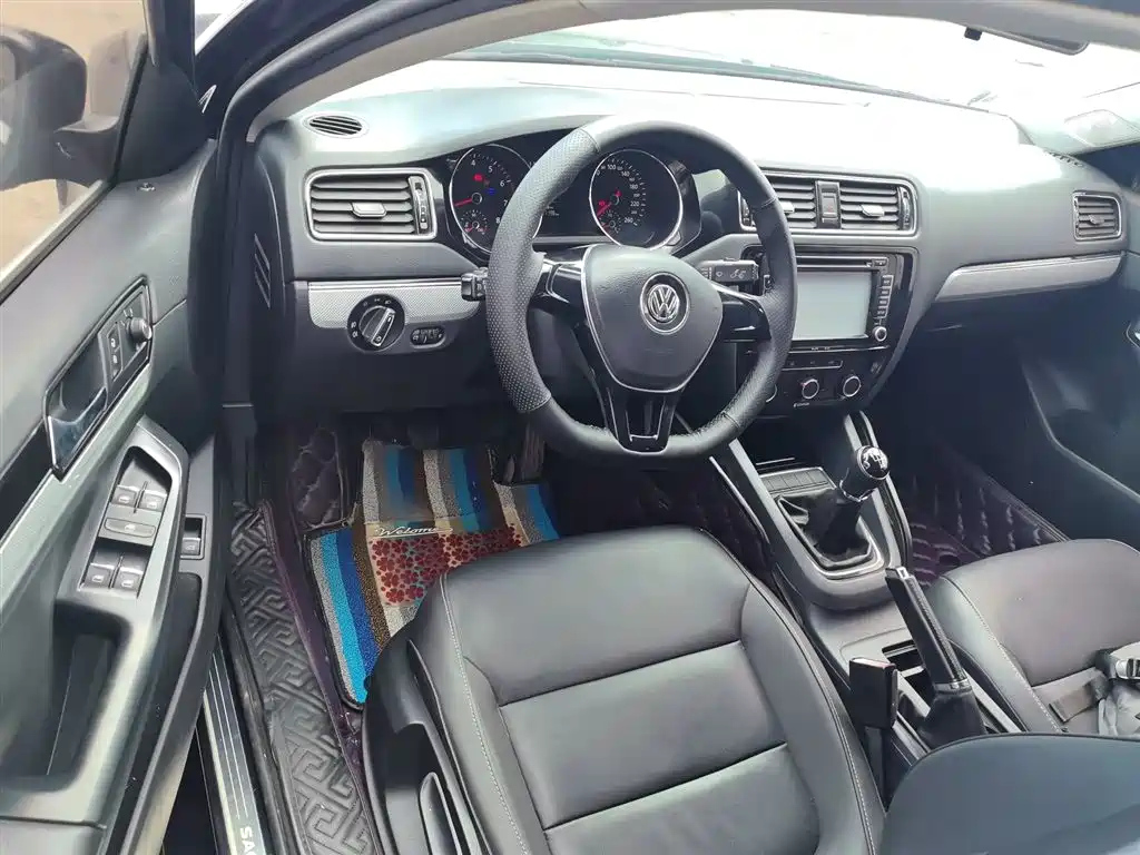 VOLKSWAGEN SAGITAR 2016
