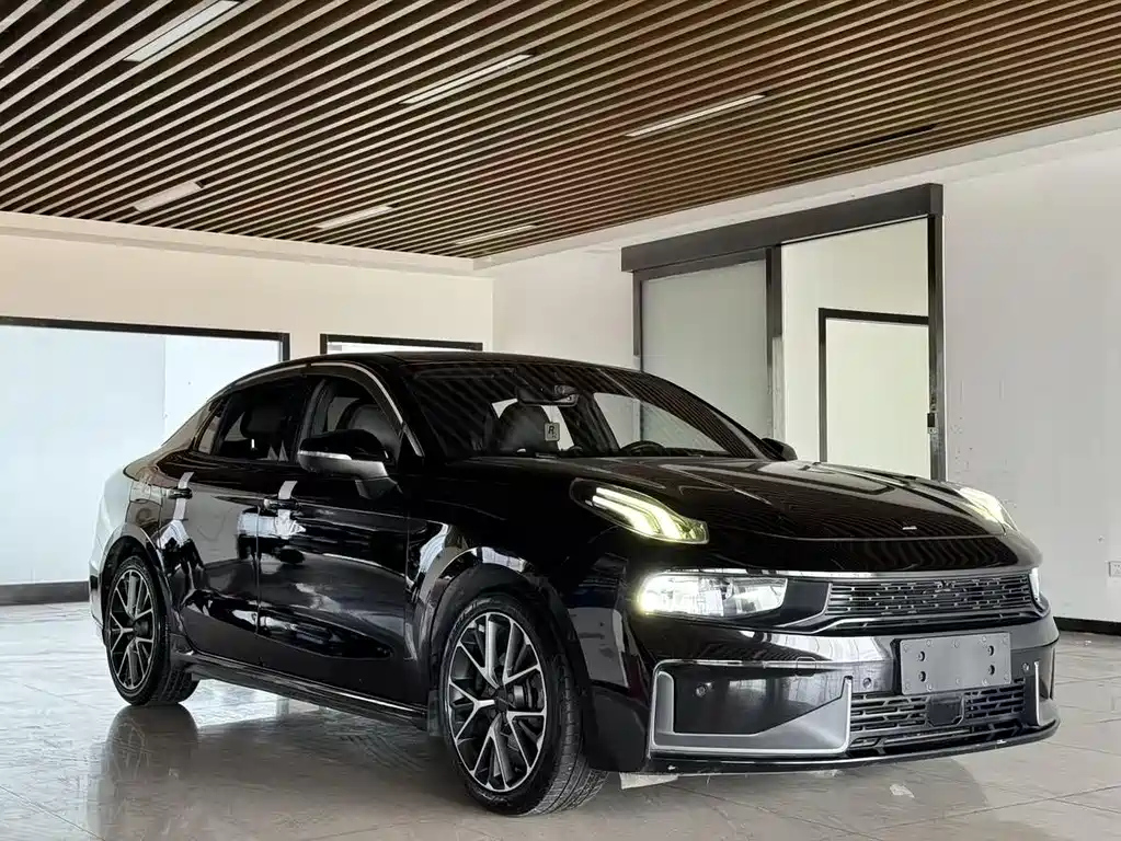 LYNK&CO 03 2020