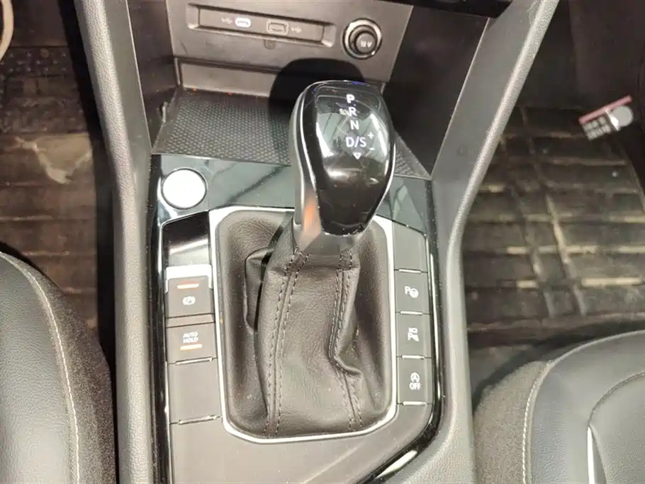 VOLKSWAGEN TIGUAN L 2024