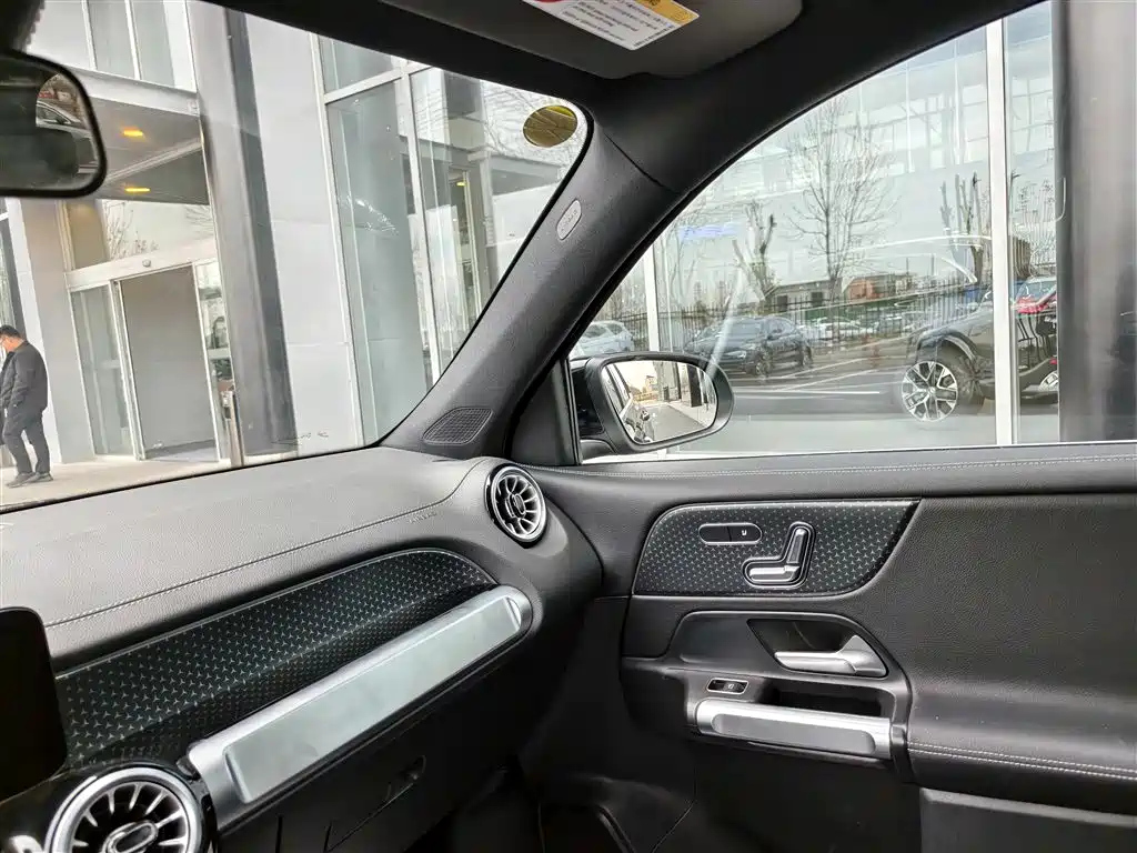 MERCEDES BENZ GLB 2023