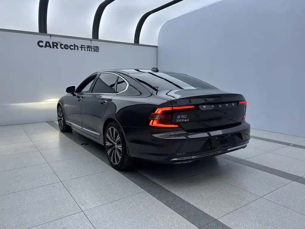 VOLVO S90 2022