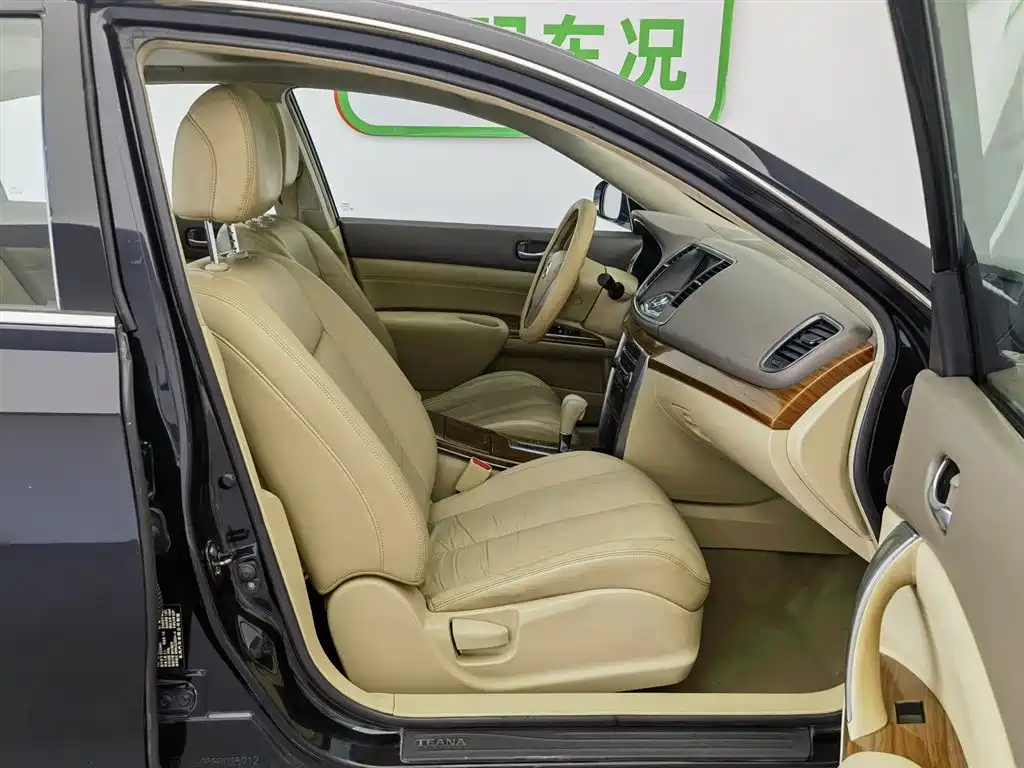NISSAN TEANA 2011