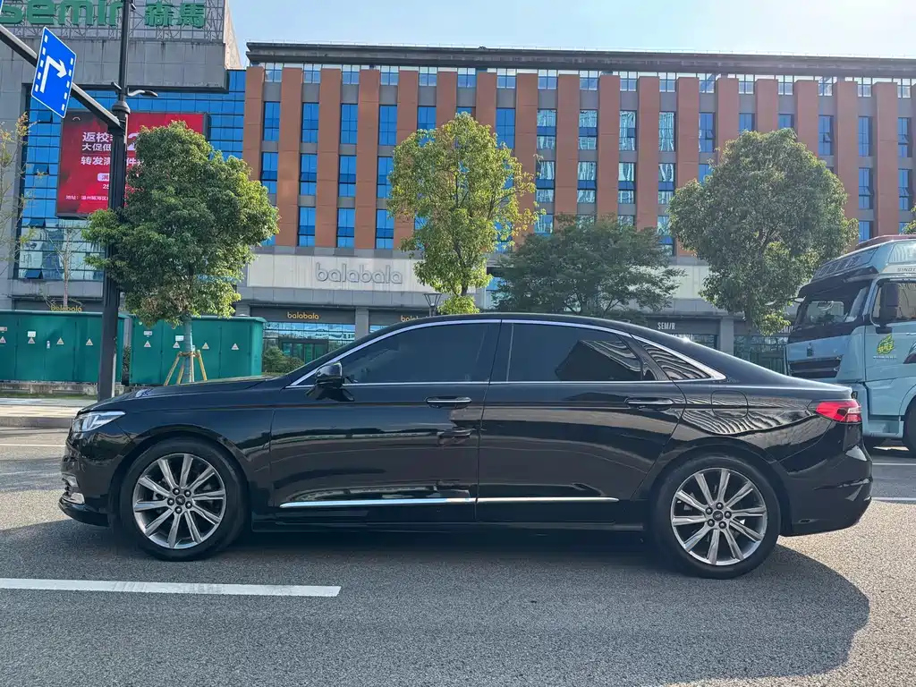 FORD TAURUS 2019