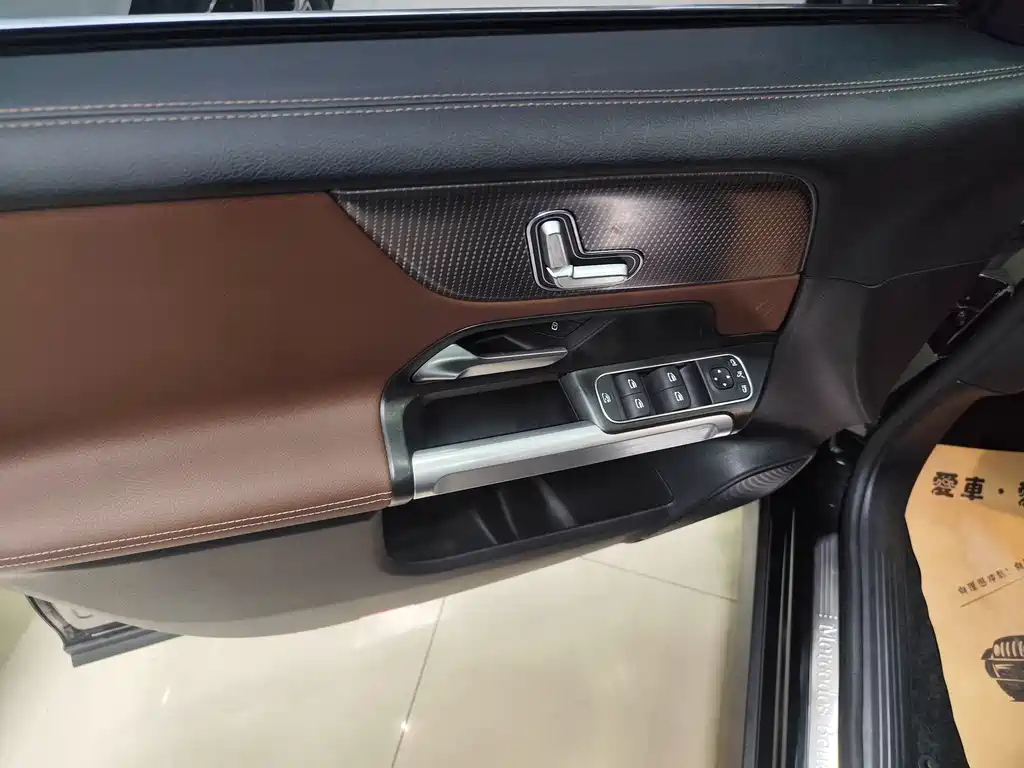 MERCEDES BENZ GLB 2023
