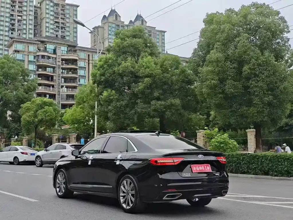 FORD TAURUS 2021