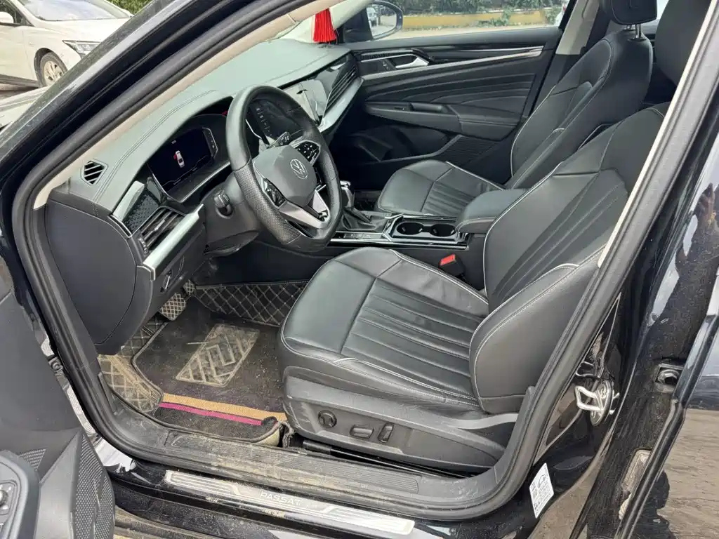 VOLKSWAGEN PASSAT 2023
