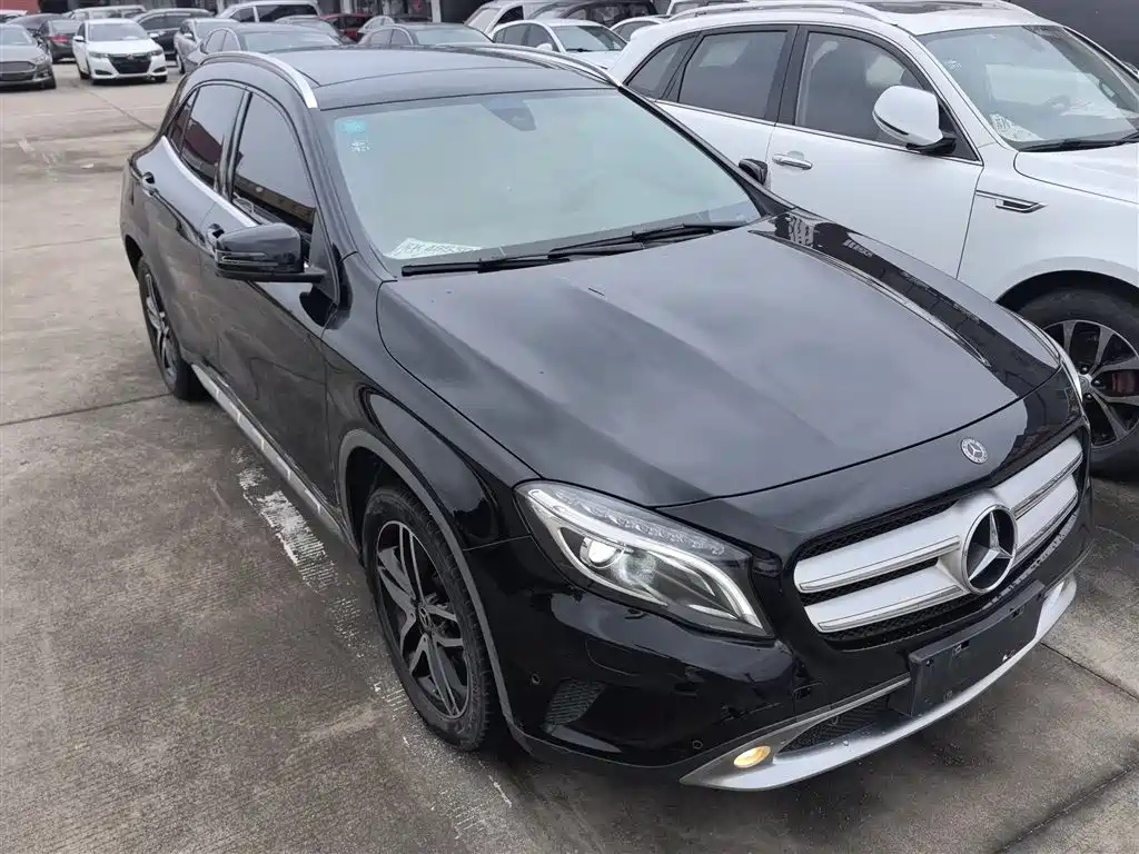 MERCEDES BENZ GLA 2017