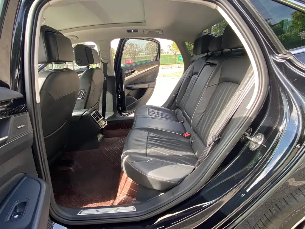 VOLKSWAGEN PASSAT 2023