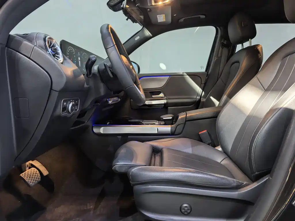 MERCEDES BENZ GLB 2022