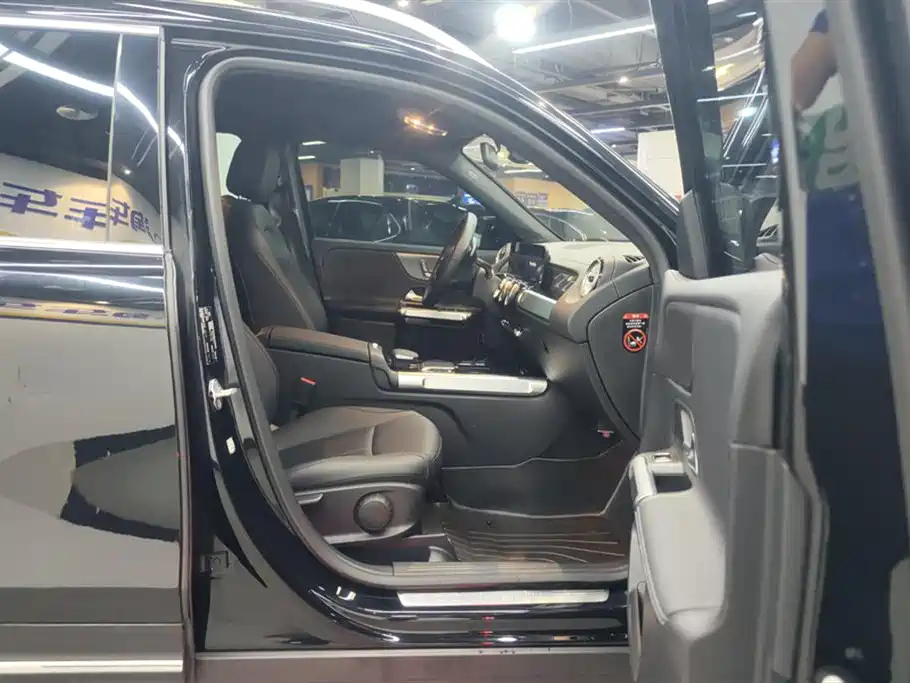 MERCEDES BENZ GLB 2023