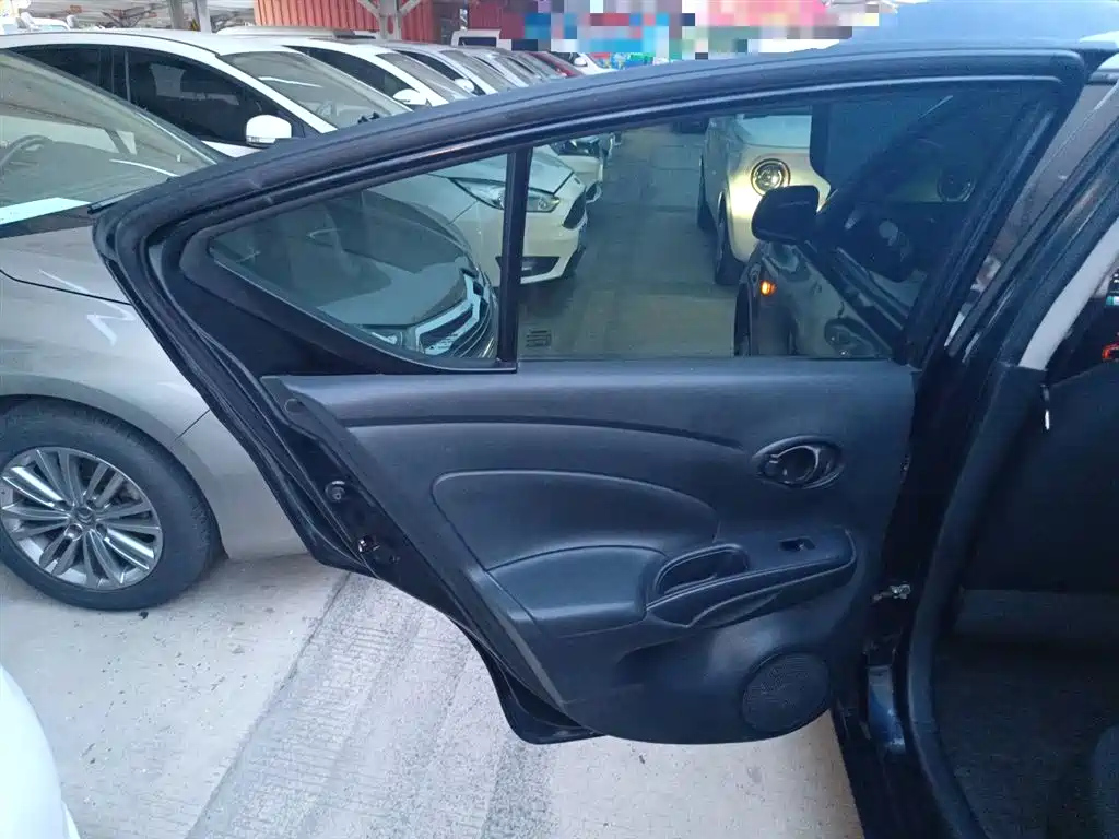 NISSAN SUNNY 2015
