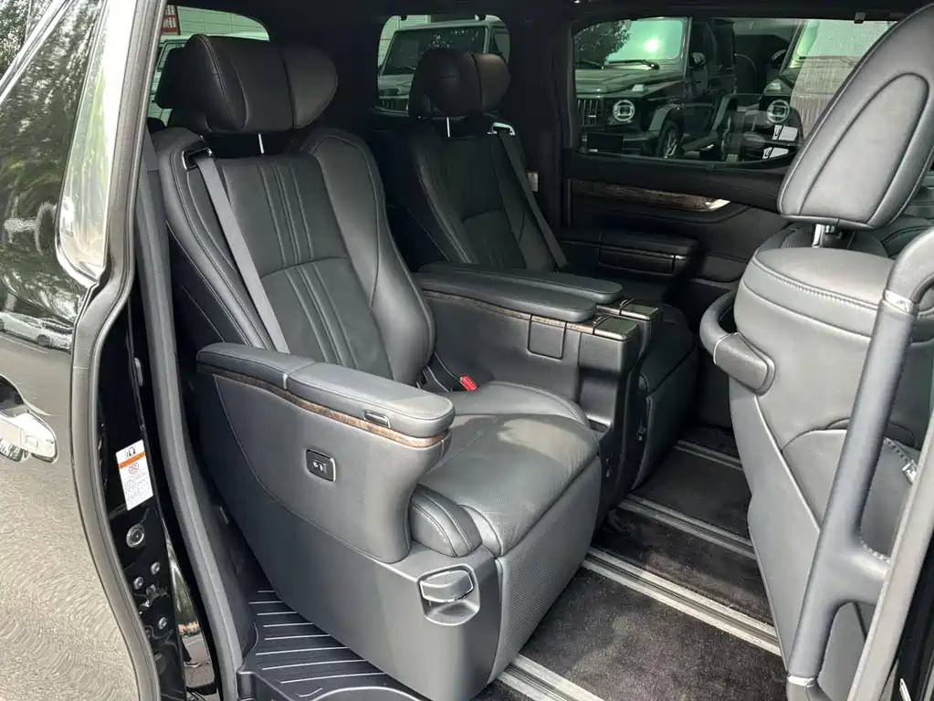 TOYOTA ALPHARD 2018