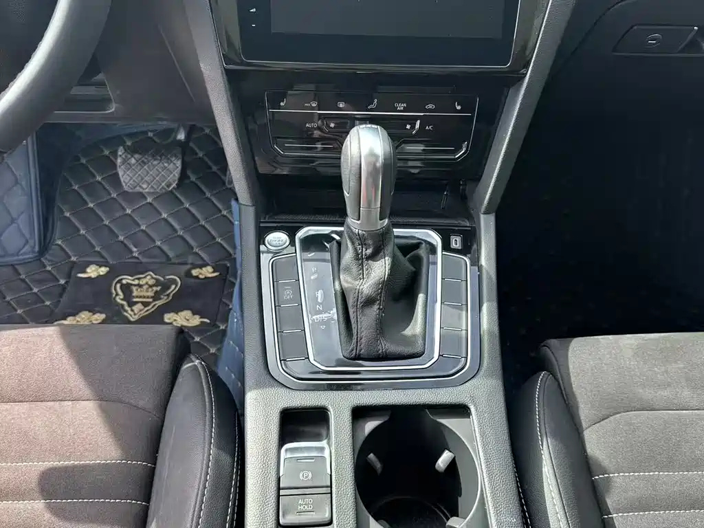 VOLKSWAGEN MAGOTAN 2022