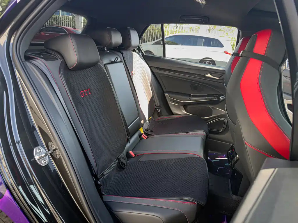 VOLKSWAGEN GOLF GTI 2024