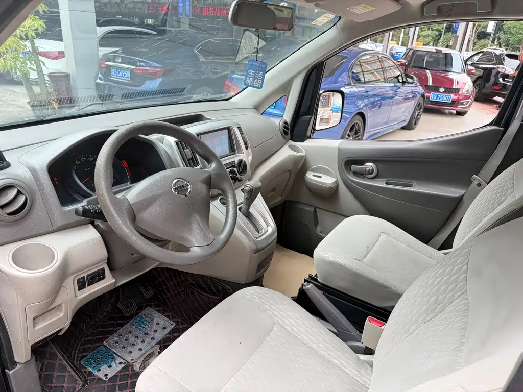 NISSAN NV200 2018