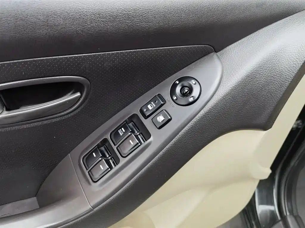 HYUNDAI CELESTA 2012