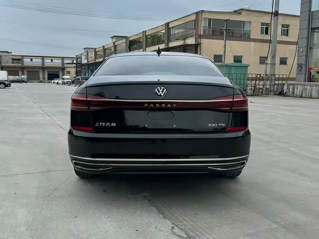 VOLKSWAGEN PASSAT 2023