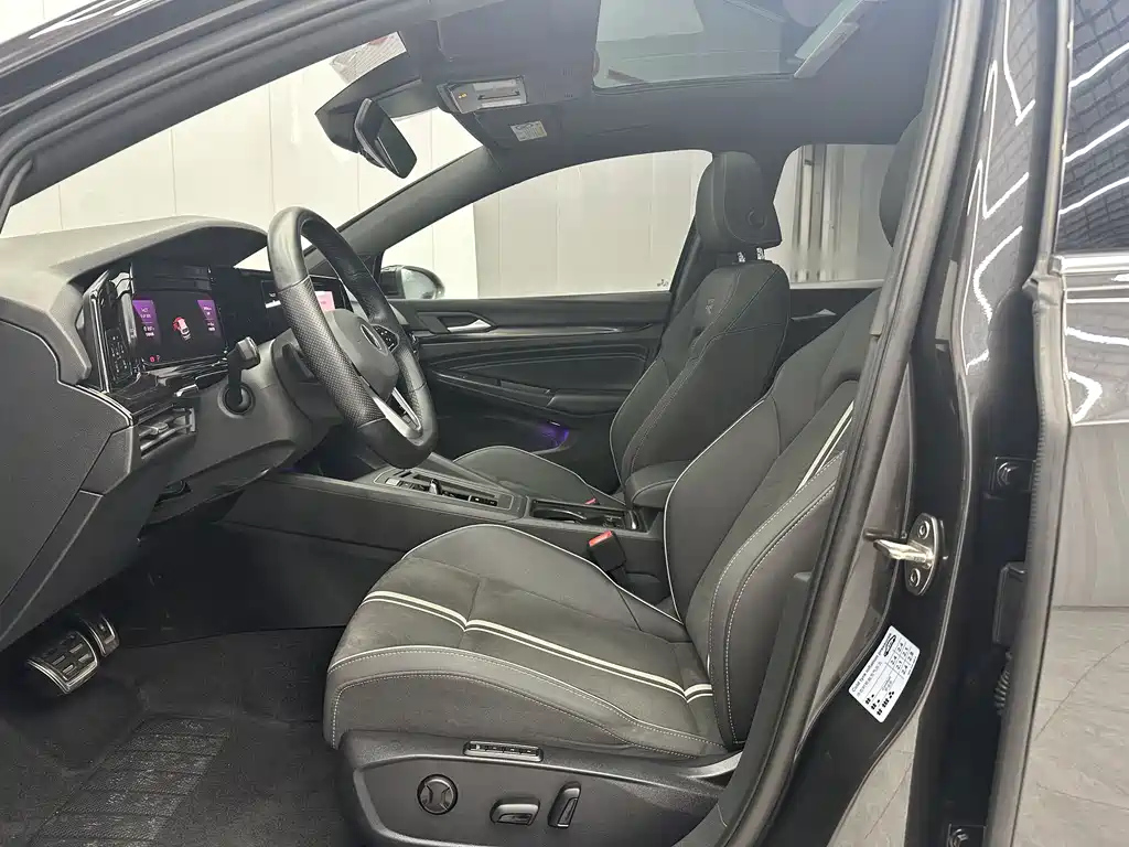 VOLKSWAGEN GOLF 2021