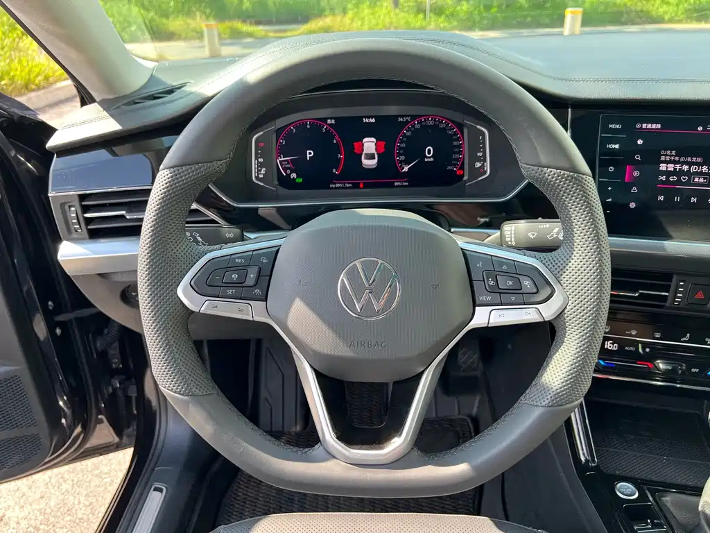 VOLKSWAGEN PASSAT 2025