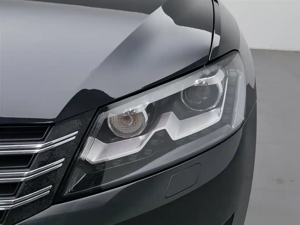 VOLKSWAGEN PASSAT 2014