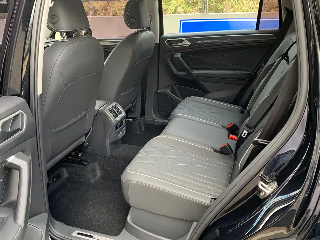 VOLKSWAGEN TIGUAN L 2023