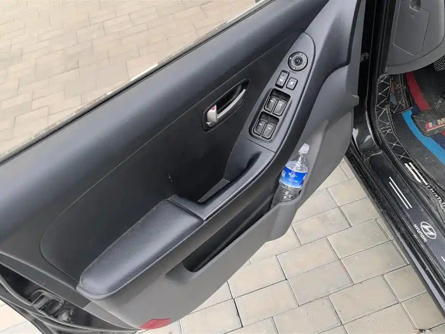 HYUNDAI CELESTA 2015